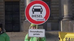 German court reportedly approves ban on diesel cars News Clip