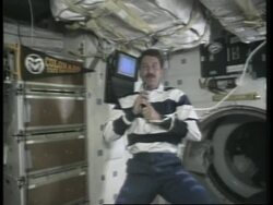 SPACE: US SHUTTLE DISCOVERY BEAMS DOWN PICTURES OF HALE-BOPP COMET News Clip