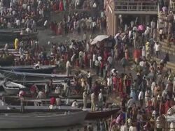 WS TU Colorful buildings and crowds at  shoreline of river / India Stock Footage