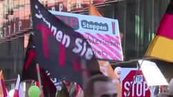 VOICED : Protesta en Berlin contra TLC Europa EEUU News Clip