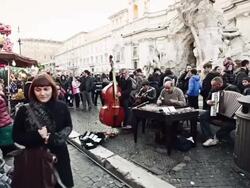 WS Shot of street artists entertaining tourists in Piazza Novena with Gipsy band playing live music / Rome, Italy Stock Footage