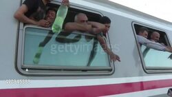 CLEAN : Croatia trains bring migrants away from the border News Clip