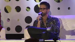 VOICED : Cantante colombiano Maluma quiere su Chantaje en ingles News Clip