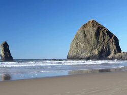HD Haystack Rock in Cannon Beach Oregon Stock Footage