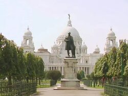  WS Statue of Andrew Fraser Lieutenant governor of Bengal  in front of  victoria memorial / Kolkata, West Bengal, India Stock Footage