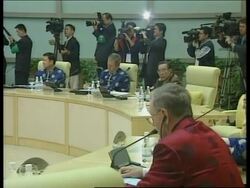 Bush and other leaders at end of summit News Clip