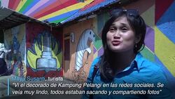 CLEAN : Aldea arco iris salta a la fama gracias a las redes News Clip