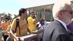 Protesters demonstrated outside Brazil's foreign ministry on Thursday demanding that Brazil give asylum to US National Security Agency (NSA) leaker Edward Snowden. News Clip