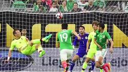 VOICED : Mexico gana el Grupo C tras empatar 1-1 con Venezuela News Clip