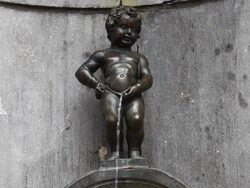 Fountain figure of Manneken Pis (Le Petit Julien) in Brussels Stock Footage
