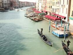 Rialto Bridge in Venice Stock Footage