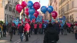 CLEAN : Italians take to the streets in protest against Renzis govt News Clip
