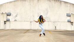 MS ZI Female dancer balancing on tiptoes while dancing on rooftop Stock Footage