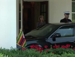 June 2009 WS ZI PAN ZO Limousine carrying Zimbabwean Prime Minister, Morgan Tsvangirai, arriving at White House and members of the press outside/ Washington DC, USA/ AUDIO Stock Footage
