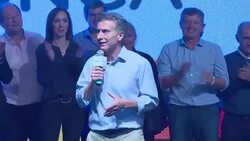 VOICED : Macri sorprende y se avecina renido balotaje en Argentina News Clip