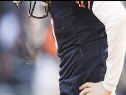 Green Bay Packers defensive tackle B. J. Raji defended Chicago Bears quarterback Jay Cutler Monday, after Cutler received criticism for not finishing Sunday's NFL Championship game due to injury.  (Jan. 24) Instructional Video