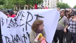 CLEAN : Hundreds back out in Paris to protest labour reforms News Clip