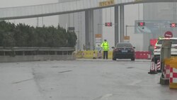 CLEAN : China virus: police block exits from Wuhan News Clip