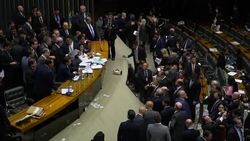 Temer sobrevive a votación para destituirlo Instructional Video