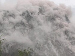 Earthquake Shakes Volcano Lava Dome Rare Footage Stock Footage