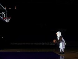 MS basketball eagle mascot missing free throw / Washington, USA Stock Footage