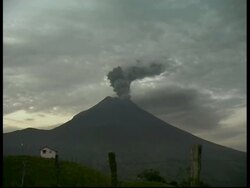 WA grey smoke and ash cloud rising quickly upwards from crater, zoom in to CU, Mount Tunguragua, Ecuador Stock Footage