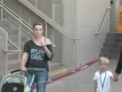 Gavin Rossdale & Family leaving Gnomeo And Juliet Premiere in Hollywood 01/23/2011 at the Celebrity Sightings in Los Angeles at Los Angeles CA. (Footage by WireImage Video/GettyImages) Stock Footage