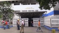 VOICED : Padres de trasplantados venezolanos se encadenan a hospital News Clip