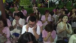 CLEAN : Thai king dies: reactions outside the hospital News Clip