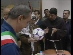 GNS: Arafat, supporters, Shalom, funeral News Clip