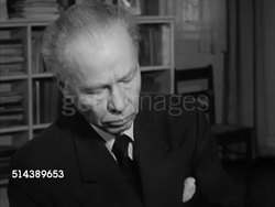 1953: YALE UNIVERSITY DEAN OF MUSIC SCHOOL:  VS Dean of Yale's Music School Bruce Simonds sitting at piano, playing (SOT) classical song, piece. Education, extracurricular Instructional Video