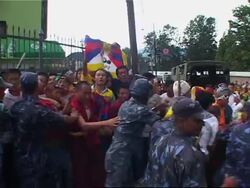 Pro-Tibet clash with police in front of Chinese embassy Instructional Video