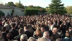 CLEAN : Flamboyant gypsy guitarist Manitas de Plata laid to rest News Clip