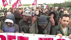 CLEAN : In Calais migrants protest for better living conditions News Clip
