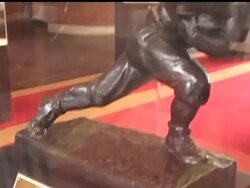 New Orleans Saints running back Reggie Bush said Tuesday that he is giving back his Heisman Trophy after an NCAA investigation determined wrong doing while he was playing at Southern California in 2005. (Sept. 14) News Clip