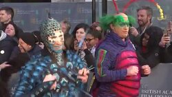 Cirque Du Soleil performers entertain waiting fans on BAFTA red carpet Instructional Video
