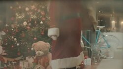 Santa Clause brings presents to familys house Stock Footage