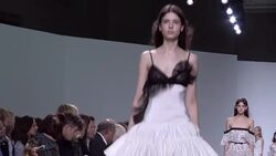 RUNWAY GIAMBATTISTA VALLI FASHION SHOW | READY TO WEAR SPRING SUMMER 2017 | PARIS FASHION WEEK Stock Footage