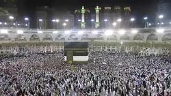 CLEAN : Hajj pilgrimage: muslims gather around the Kaaba shrine in Mecca News Clip
