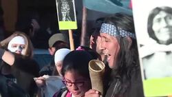 VOICED : Argentinos tambien marcharon contra Obama en la Patagonia News Clip