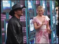 Faith Hill, Tim McGraw, Taylor Swift and more arrive for awards News Clip