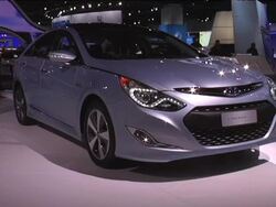 2011 Hyundai Sonata Hybrid montage Stock Footage