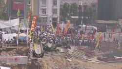 CLEAN : Turkey riot police pushed back News Clip