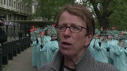 VOICED : Protesta contra Trump en Londres ante 100 dias al mando News Clip
