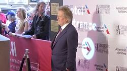 Neil Diamond may have retired from touring due to Parkinson’s disease, but he still attended annual Songwriters Hall gala; Sara Bareilles talks De Niro Tonys comment Instructional Video