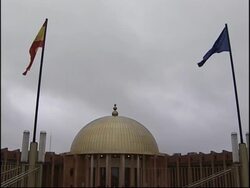 Security, press gathering ahead of arrivals for summit News Clip