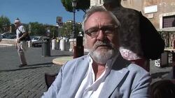 VOICED : Papa Francisco rompe moldes News Clip