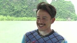 VOICED : Una cancha de futbol flotante News Clip