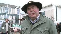 CLEAN: German farmers take dioxin protest to Chancellory News Clip