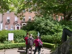 MS PAN VIEW of oscar wilde statue / Dublin, County Dublin, Ireland Stock Footage